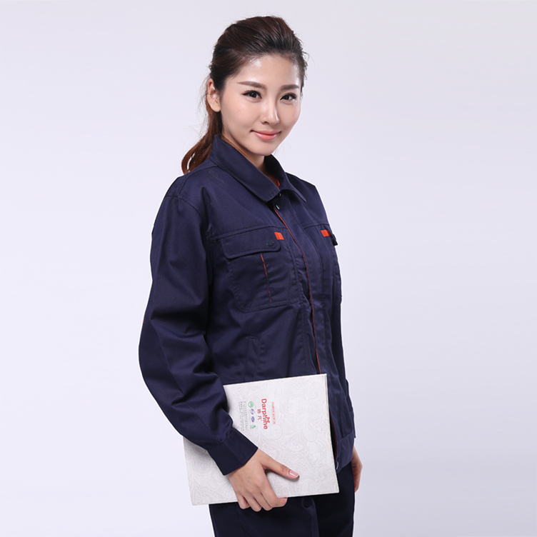 點(diǎn)擊圖片可以查看本款深藍(lán)色電子廠工作服的更詳細(xì)的介紹 深藍(lán)色系列電子廠工作服圖片